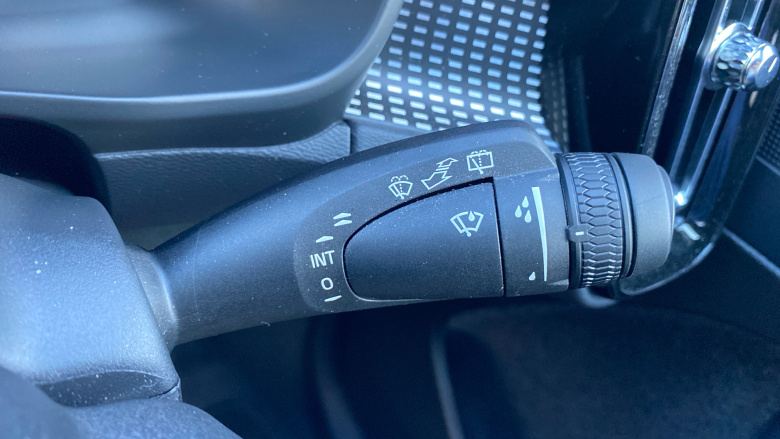 Volvo XC40 2.0 B4P Plus Black Edition 5dr Auto Petrol Estate